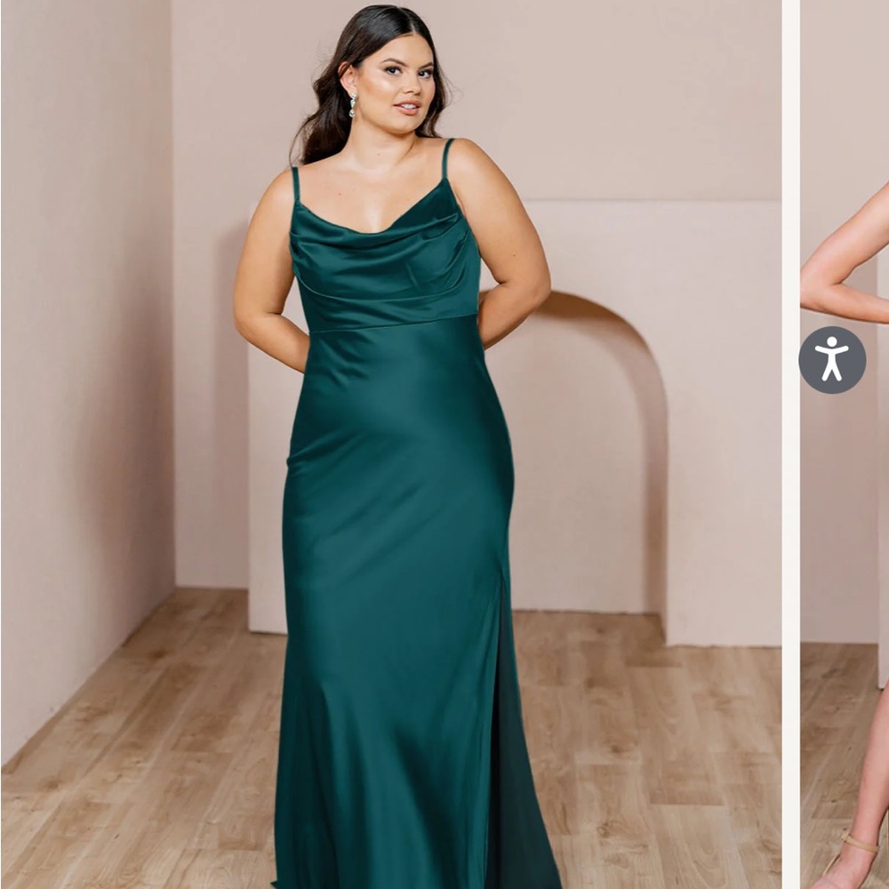 Reverly- SKYE Satin emerald